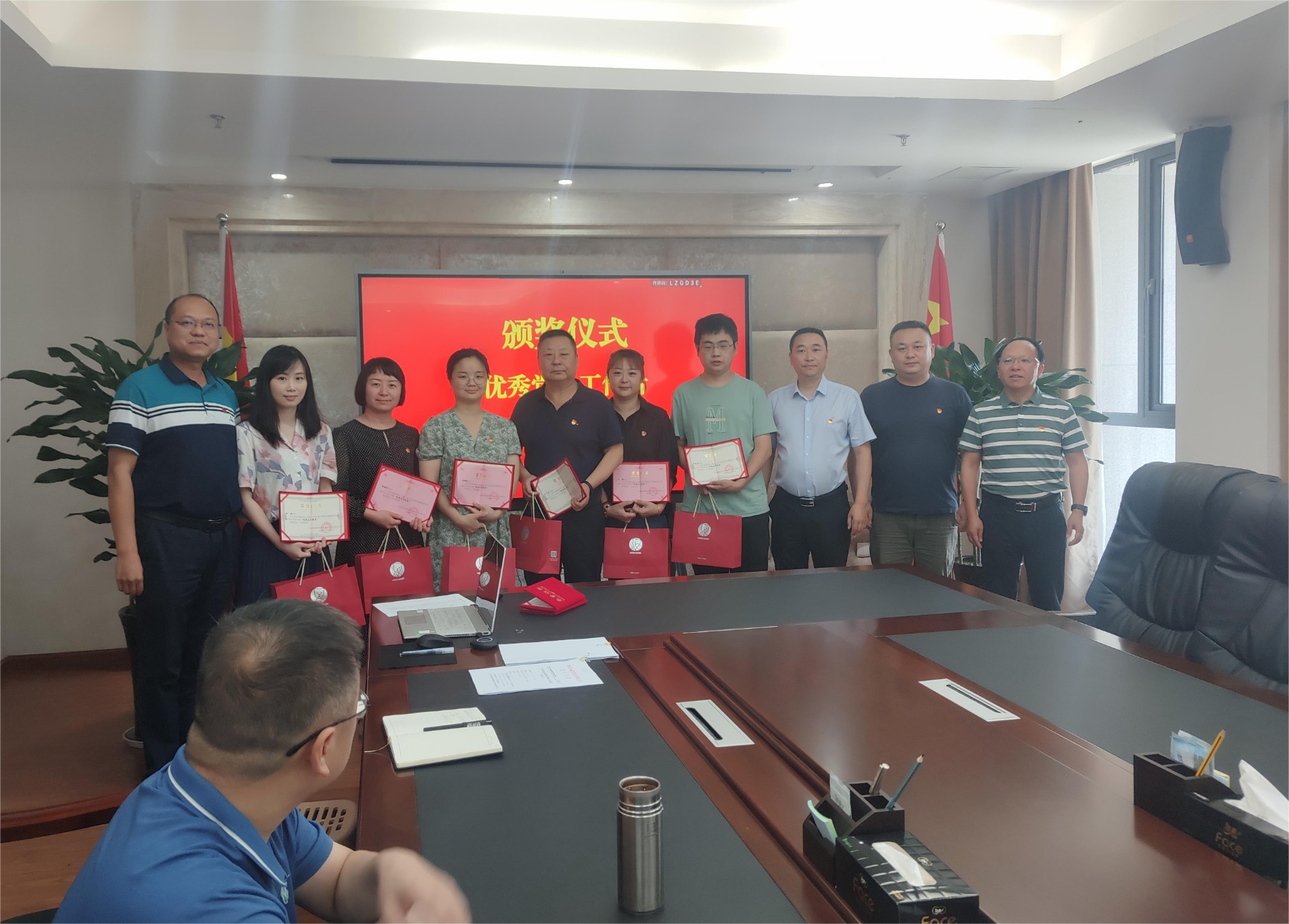 伟德国际1946源于英国集团党委召开庆祝中国共产党成立102周年暨“七一”表彰大会